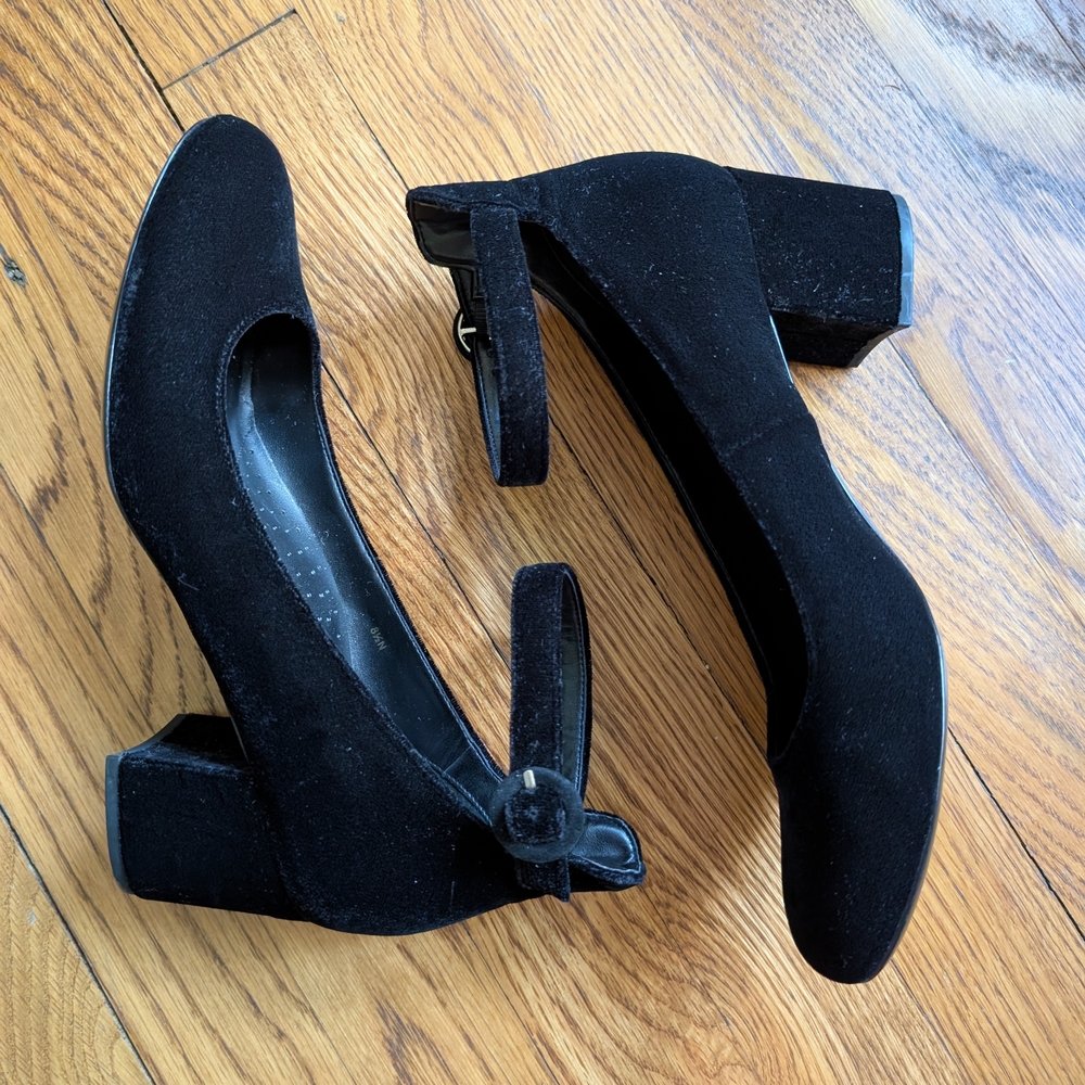 Van Eli Black Suede Block Heel Shoes